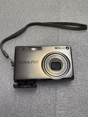 (Read) Nikon Coolpix S700 12.1MP Digital Camera w/ 3X Optical Zoom